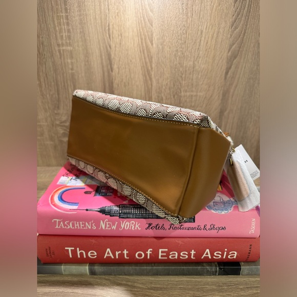 Lana Shoulder Bag 23 In Signature Jacquard - Picture 6 of 7